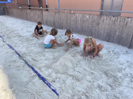 Odbojka, ustvarjanje in vodne igre za nepozabno poletje 9